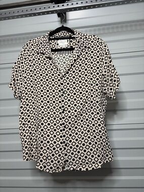 Denim & Flower Black and White Short-Sleeve Button-Down Shirt